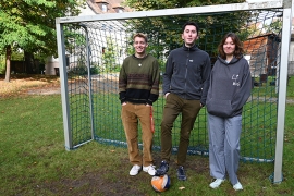 Machen FSJ, FÖJ oder Praktikum im Bildungshaus Ensdorf: Christian Barth, Stephan Knott und Alisa Schubert (v.l.)