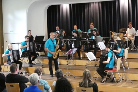 Konzert des Akkordeon-Orchesters Cham beim Ensdorfer Kultursommer KlosterKlang